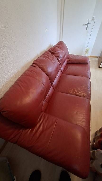 Sofas: Echtleder-Sofa, rot - bequem – D'occasion à Herisau par less_is_more 4