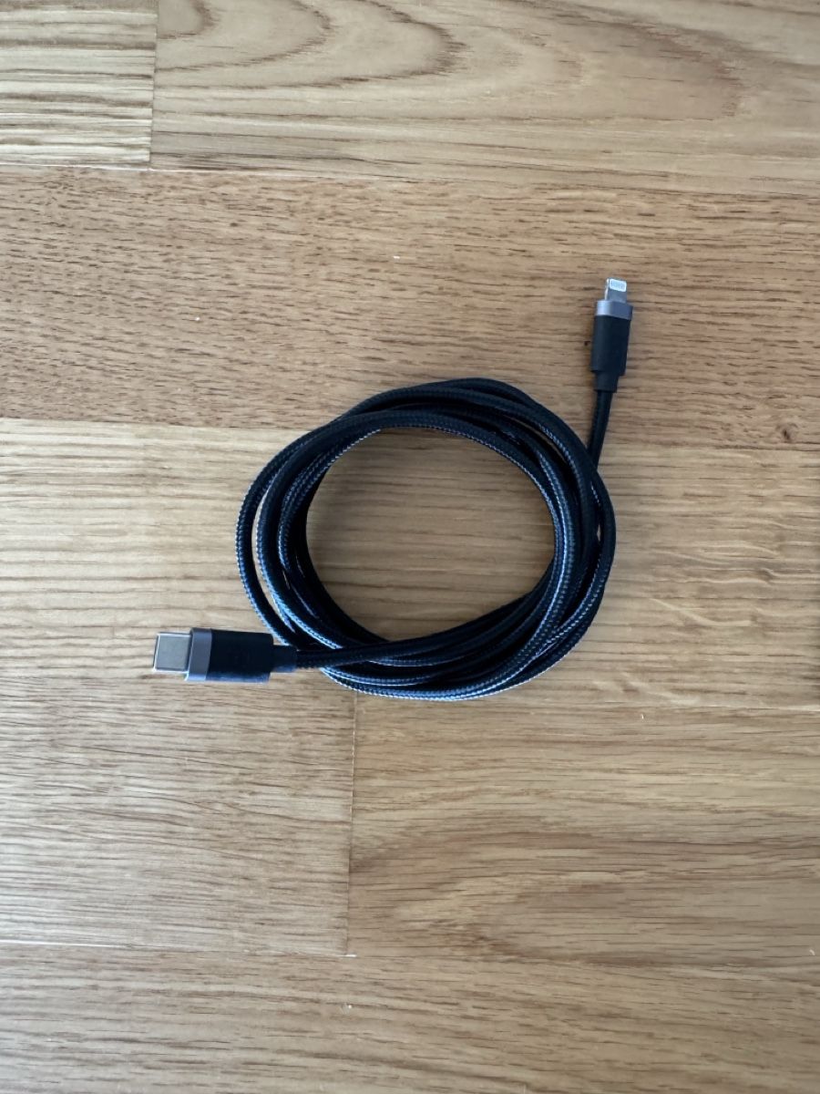 Cavi: 2M Ladekabel Lightning auf USB-C (neu) – Nuovo (secondo la descrizione) da Zürich venduto da Le_juste_brix