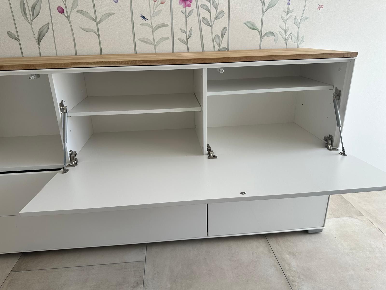 Livique Cassettiere: Sideboard weiss mit Eichen-Holzplatte, guter Zustand – Usato da Lachen SZ venduto da Luxolino 8