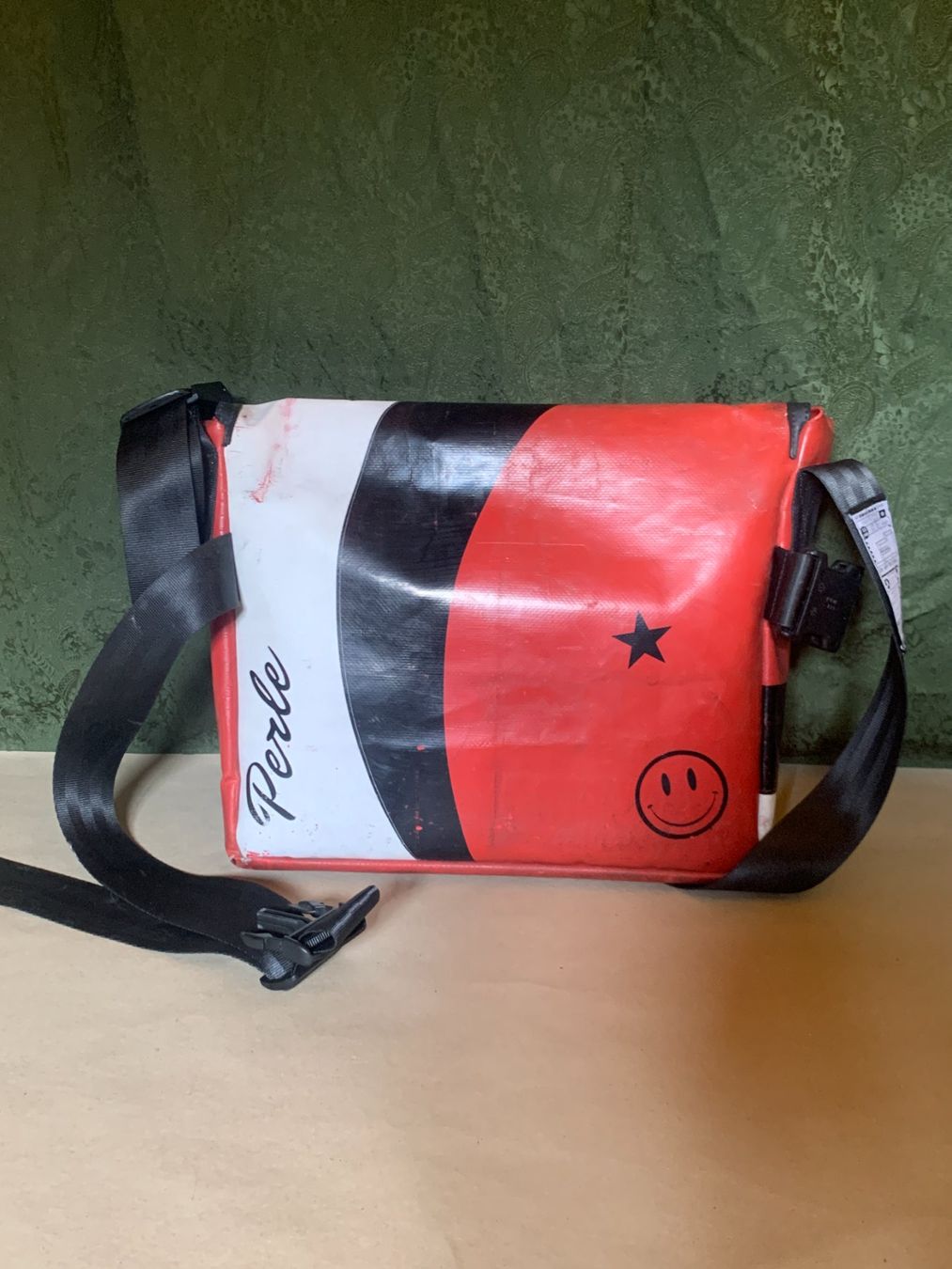 Freitag Altro in  Abbigliamento & Accessori: F13 Top Cat Freitag red messenger bag – Usato da Chalais venduto da Decoarts.art 2
