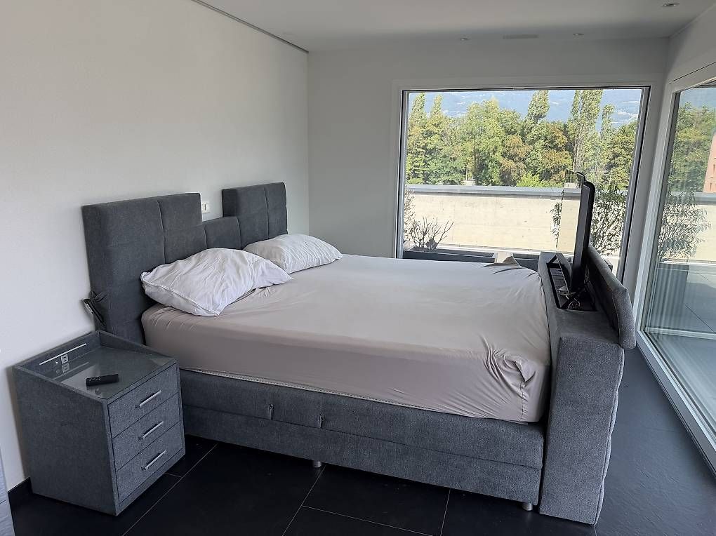 Letti: Lit Boxspring électrique avec Télévision incorporée – Usato da Monthey venduto da montheyenvalais
