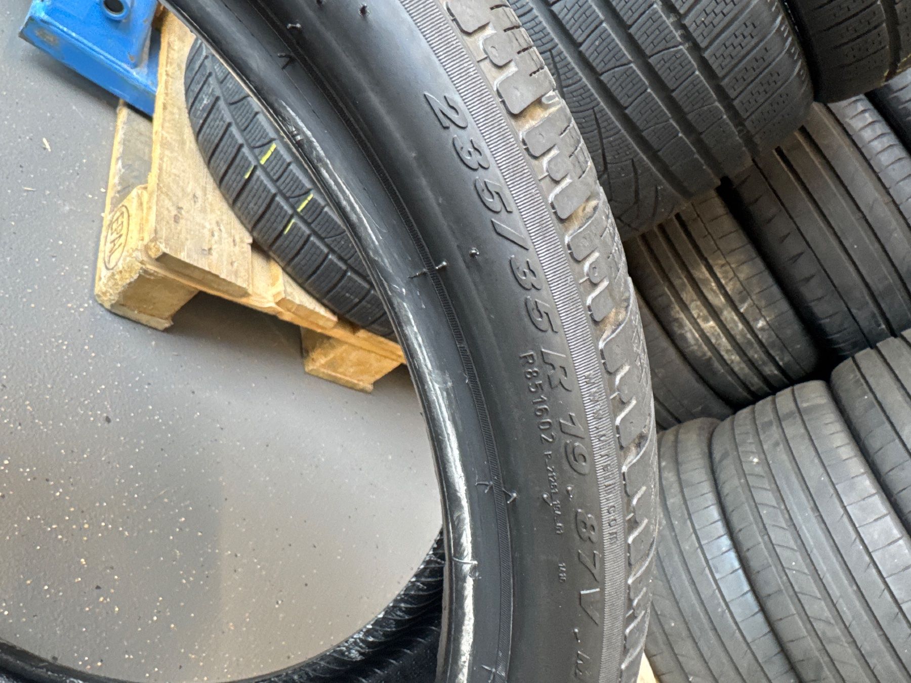 Pirelli Pneumatici & Ruote complete: Pirelli Winterreifen 235/35R19 – Usato da Schlieren venduto da S2K 2