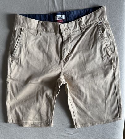 Shorts Tommy Jeans,beige taille 32, et bon état