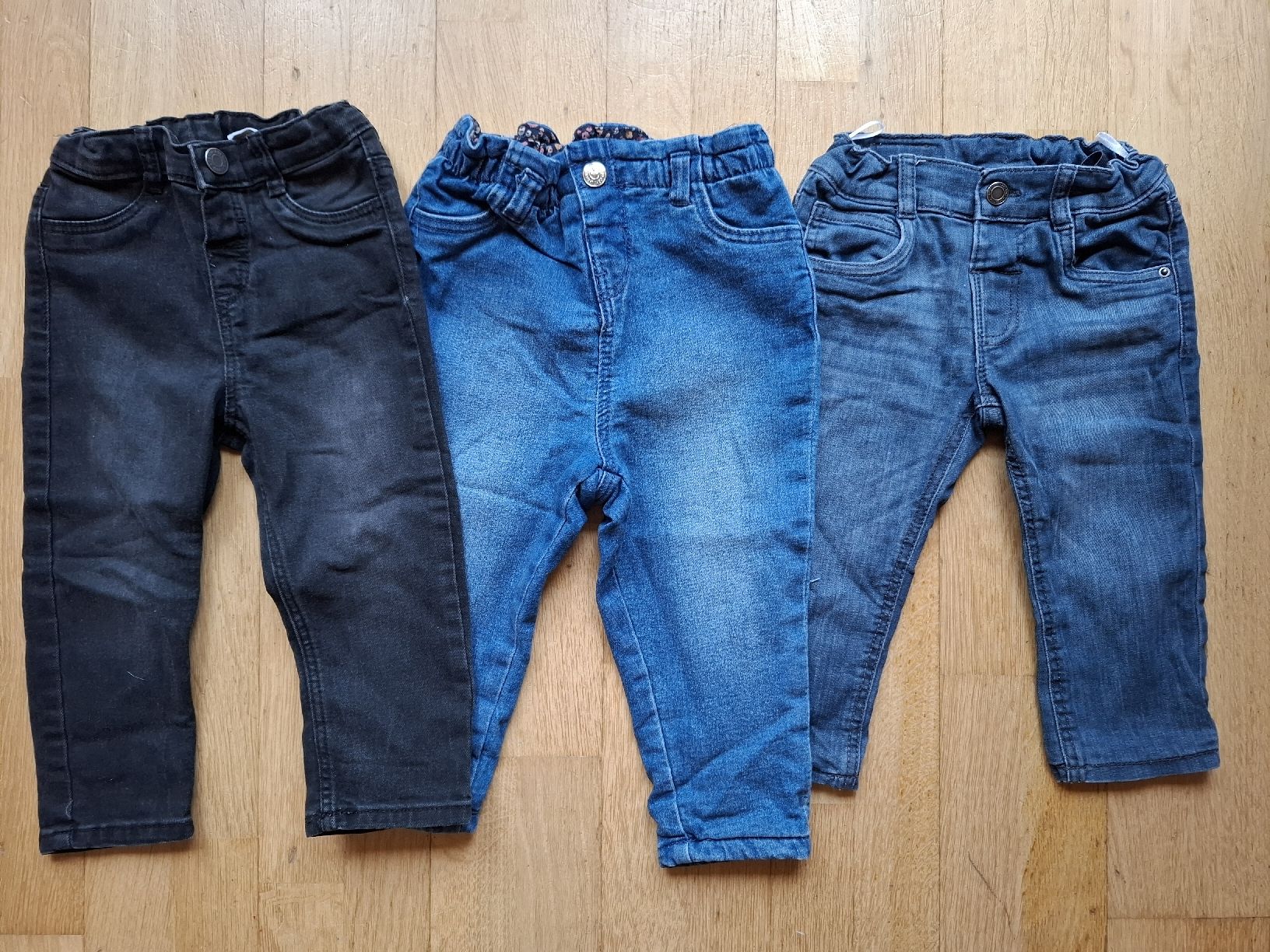 Pantaloni: 3er Set Kinder Jeans Grösse 76 – Usato da Biel/Bienne venduto da AvasTheGreatest