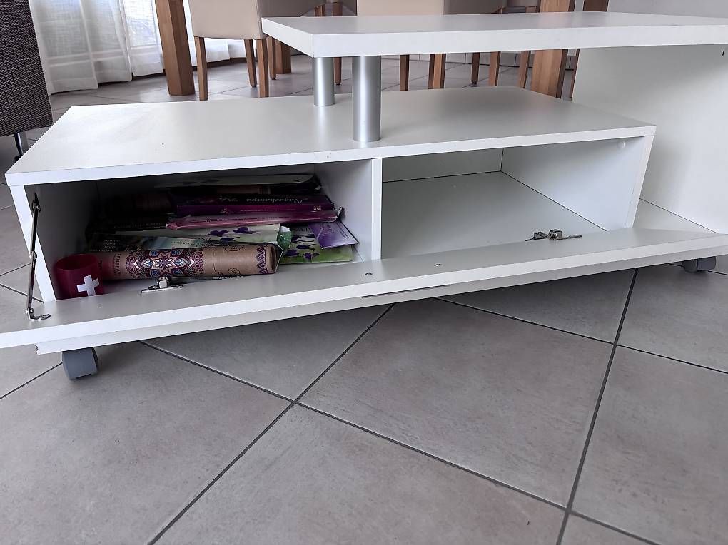 Mobili TV: TV-Tisch – Usato da Wettingen venduto da dompromillo 1