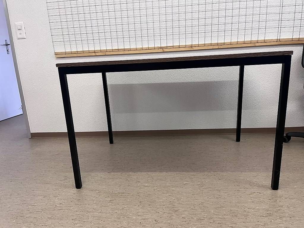 Tische: Tisch mit Holzplatte und schwarzen Beinen – Gebraucht aus Konolfingen von wullehus 1