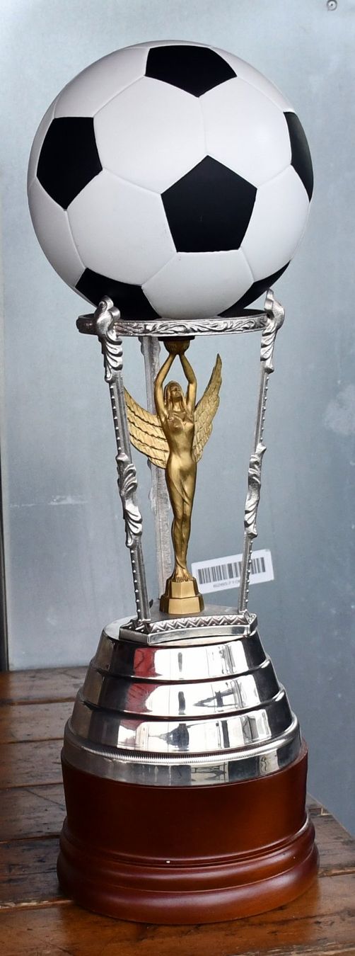 Statuette: 67 cm Fussball Trophee – Nuovo e nell'imballaggio originale da Rotkreuz venduto da salsanera