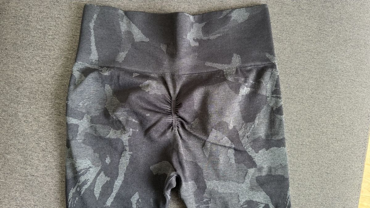 Gymshark Lotti di vestiti: Gymshark Set Camo – Usato da Zürich venduto da sel_9kd 1