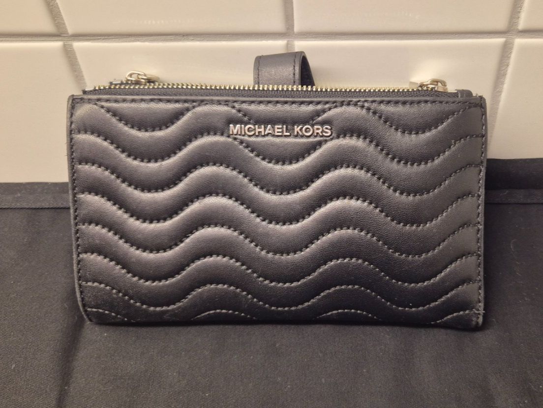 Michael Kors Portamonete: Portefeuille wallet Mickael Kors – Usato da Basel venduto da myr_m6b7
