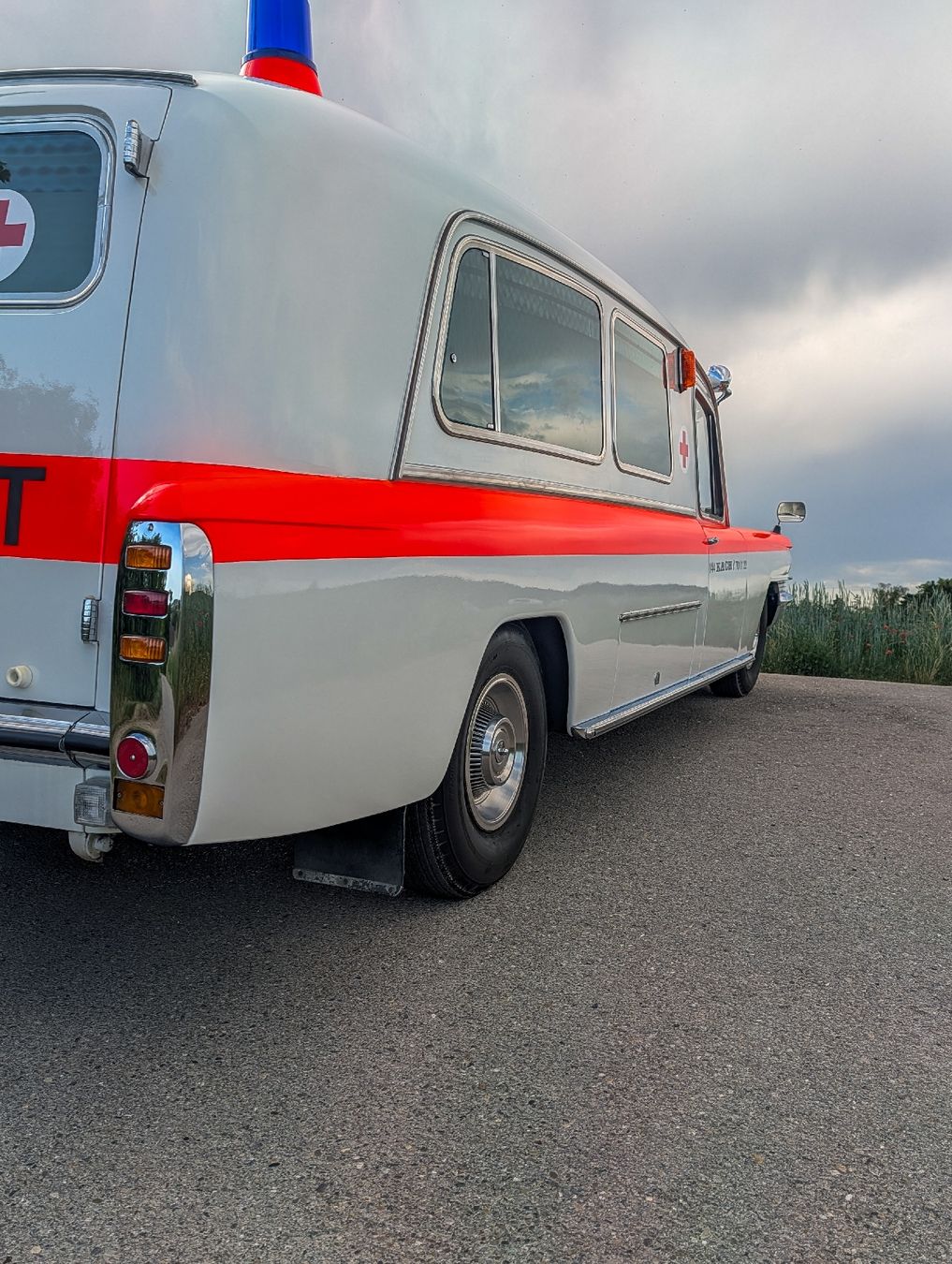 Cadillac Automobili: Cadillac Krankenwagen – Usato da Schlatt TG venduto da Rostlaube 5