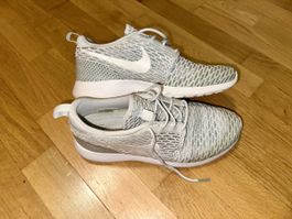 Nike Roshe Flyknit Silber-Weiss, Gr. 42.5
