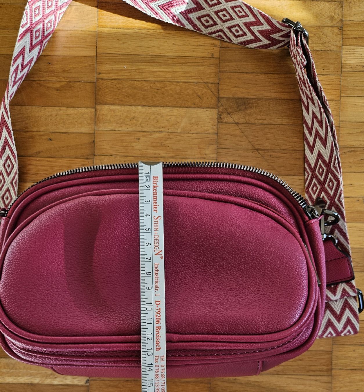 Taschen für Damen: Umhängetasche Farbe himbeer – Gebraucht aus Eglisau von tinka06 1