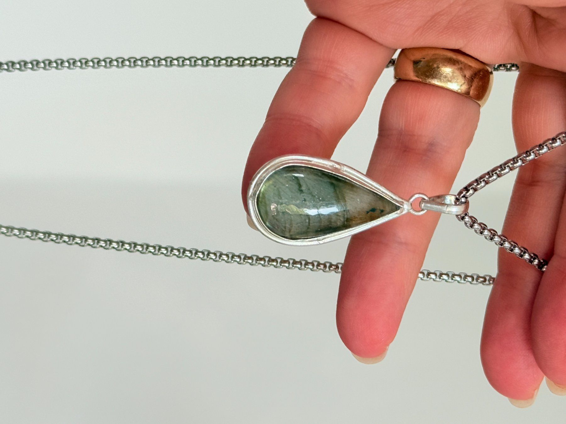 Ketten: Labradorite necklace – Neu und originalverpackt aus Genève von AGBERG 8