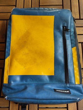 Freitag Rucksack (Hazzard) blau/gelb mit Gebrauchsspuren