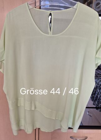 2 Damen Shirt helle. Gr. 44/46 Rückenlänge 64cm