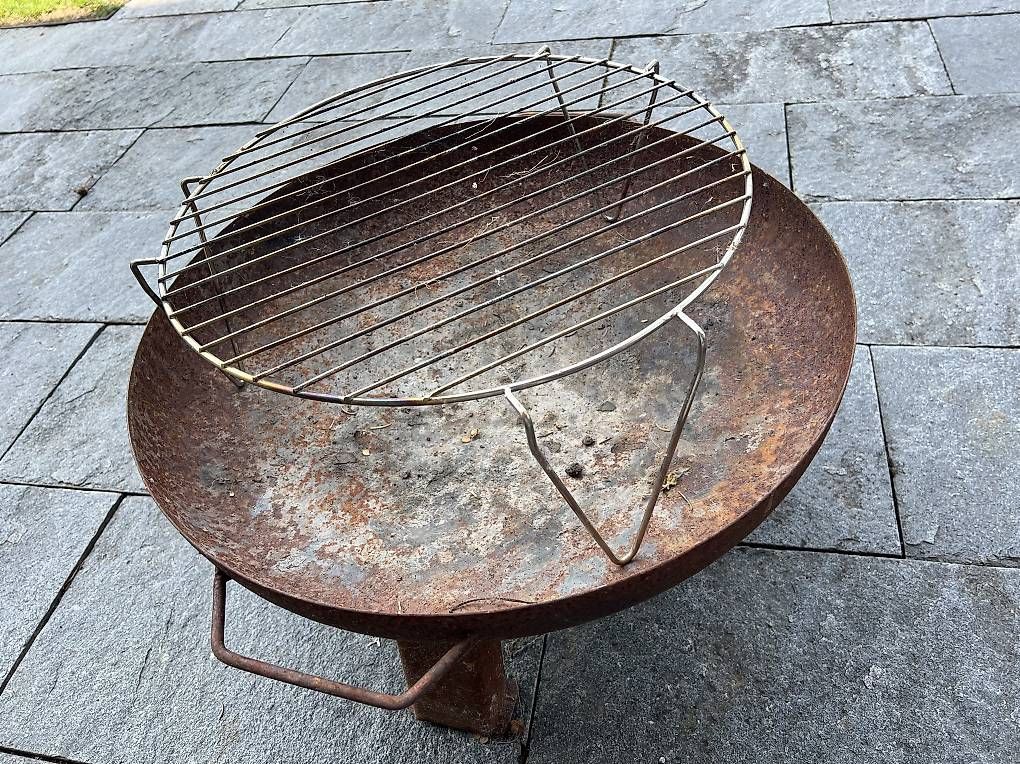 Bracieri: Feuerschale 60cm mit Grillrost + gratis Holz/Kohl – Usato da Luzern venduto da Beabbbea
