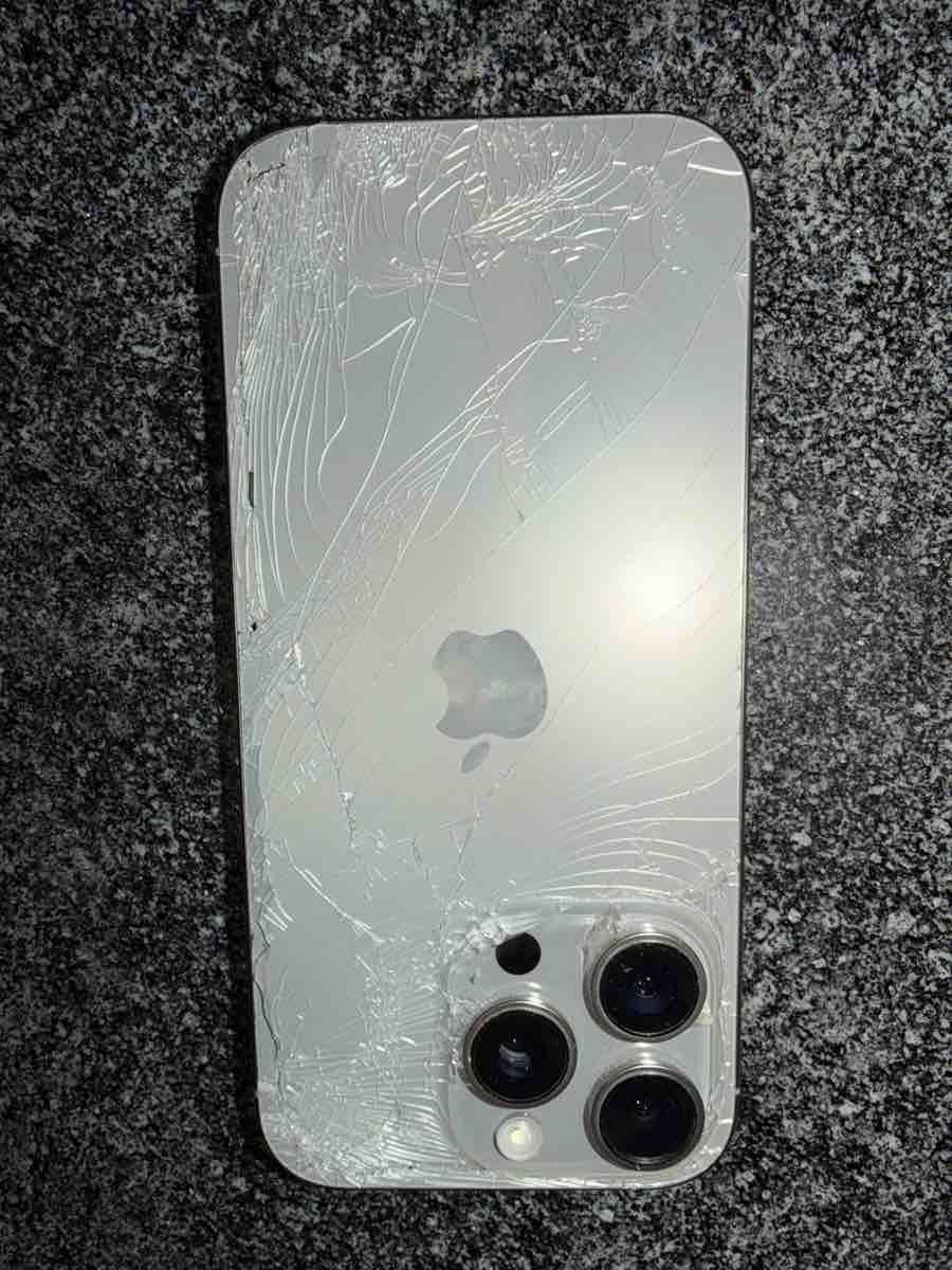 Apple Telefoni cellulari / Smartphones: Apple iPhone 16 Pro  defekt – Difettoso da Zunzgen venduto da Kimberly2 1