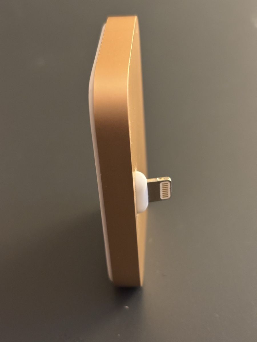 Docking station: Original Iphone Docking Station Gold – Usato da Zug venduto da Deks 2