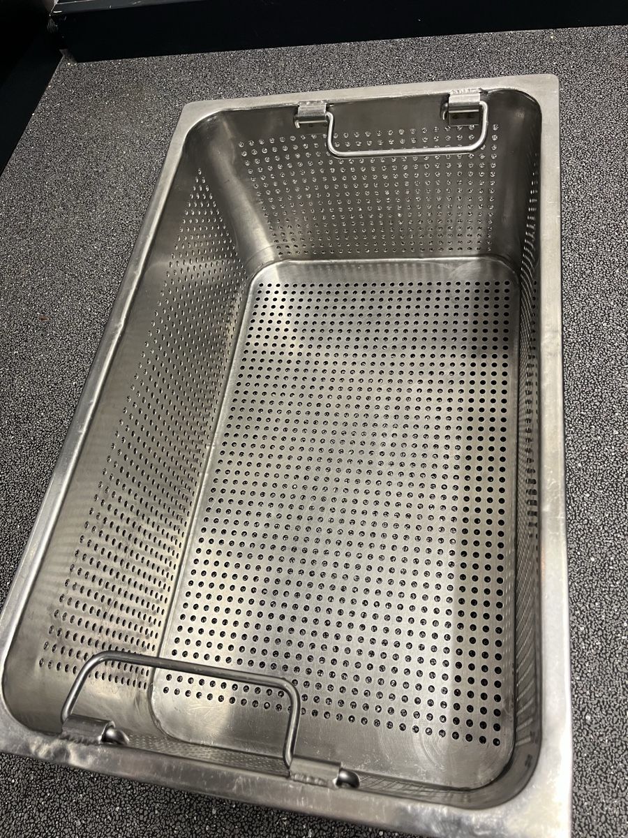 Elettrodomestici da cucina: GN Schale Lochsieb  – Usato da Sursee venduto da Carisma3
