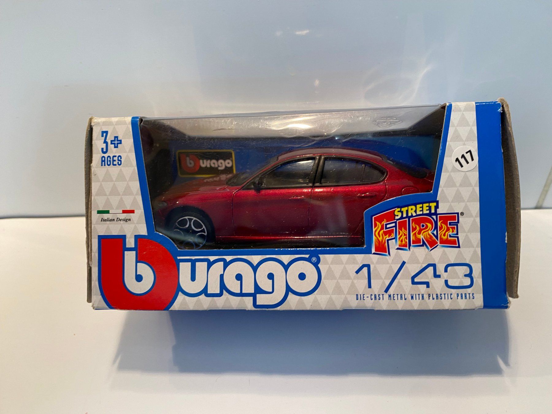 Alfa Romeo Modellini d'auto: Alfa Romeo Giulia Bburago Fire 1-43 117 – Nuovo e nell'imballaggio originale da Stäfa venduto da executive-cars 1
