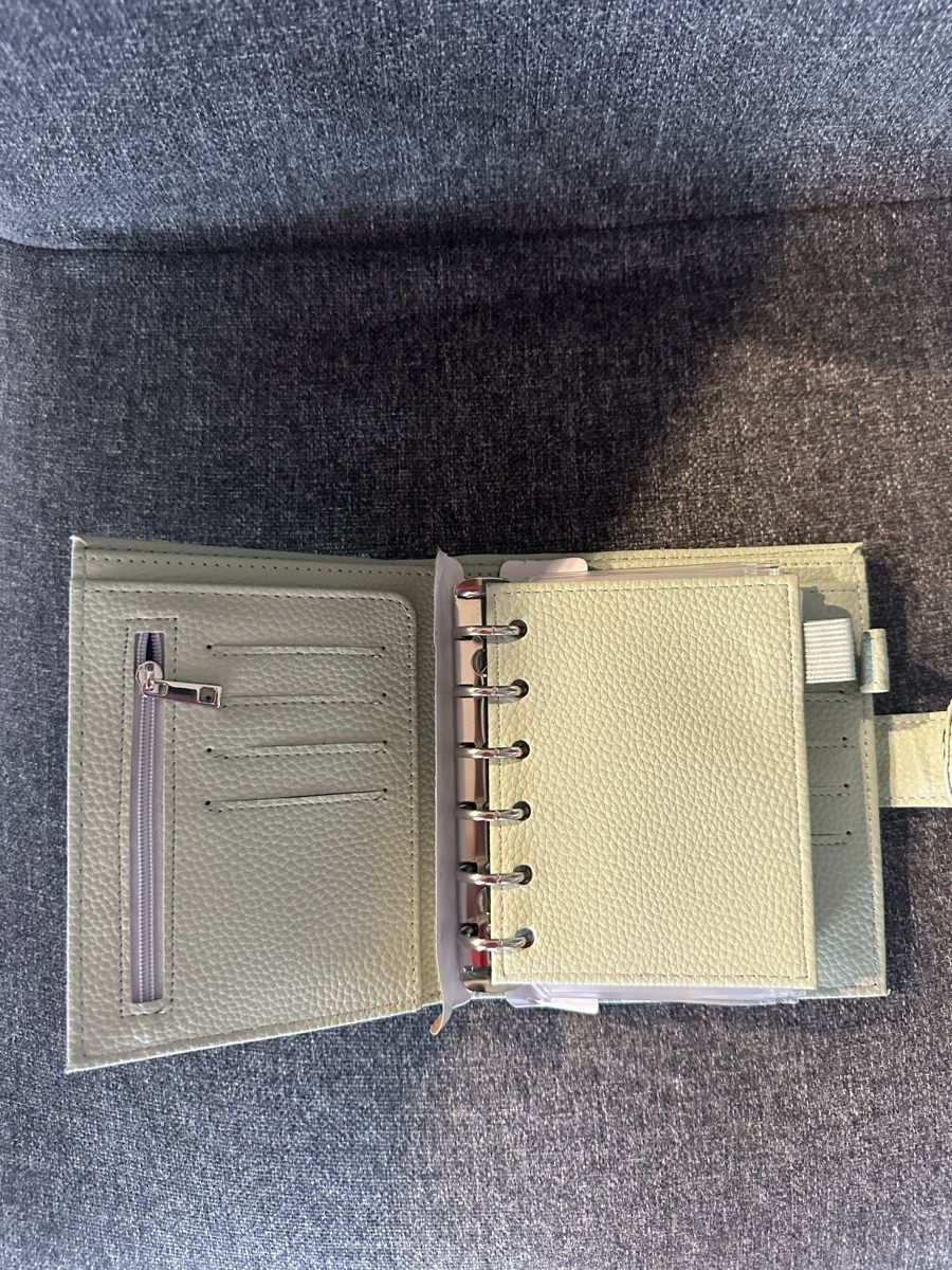 Portamonete: DE LUXE BINDER RINGBUCH A7 Neu Lime – Nuovo e nell'imballaggio originale da Aadorf venduto da mel_5b9w 2