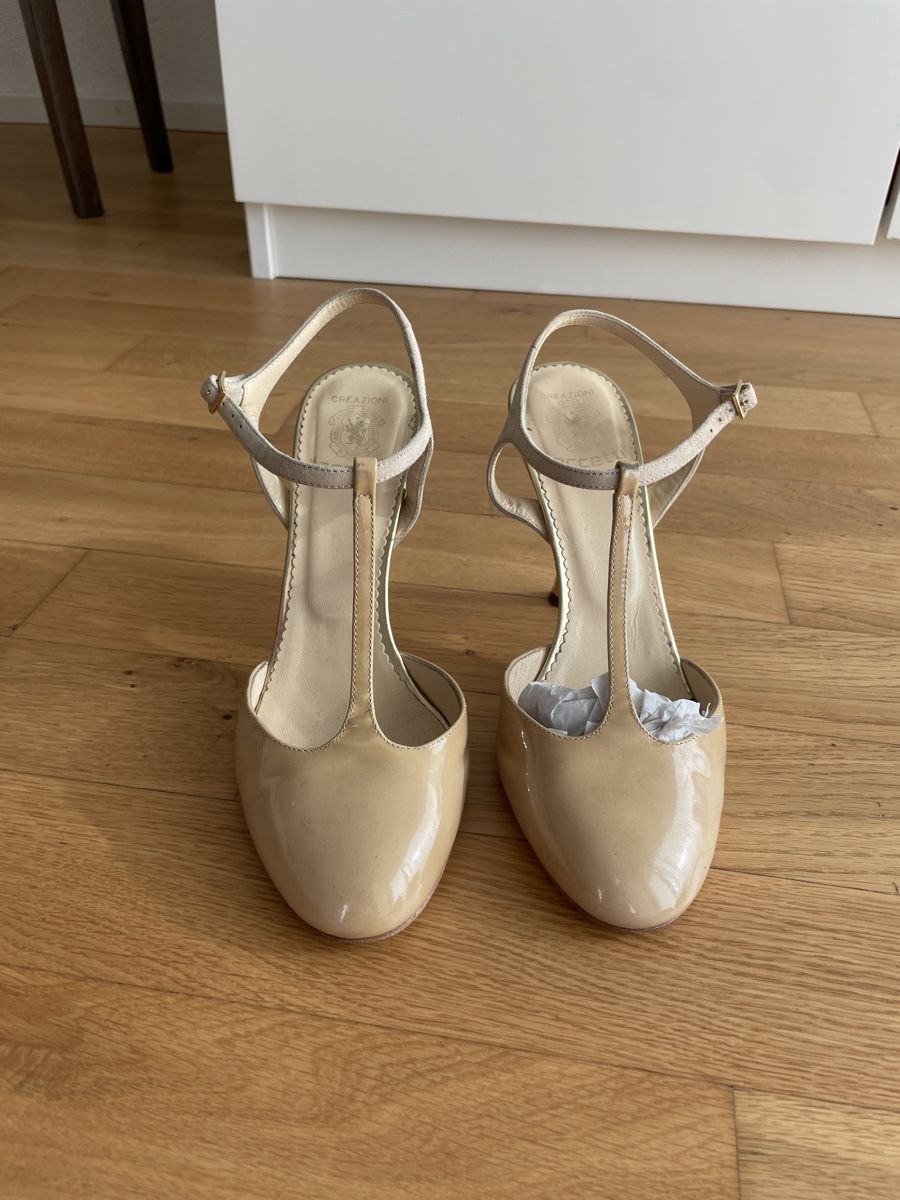 Damenschuhe: Closed heels sandal Shoes size 37 leather – Gebraucht aus Zug von dmjtita