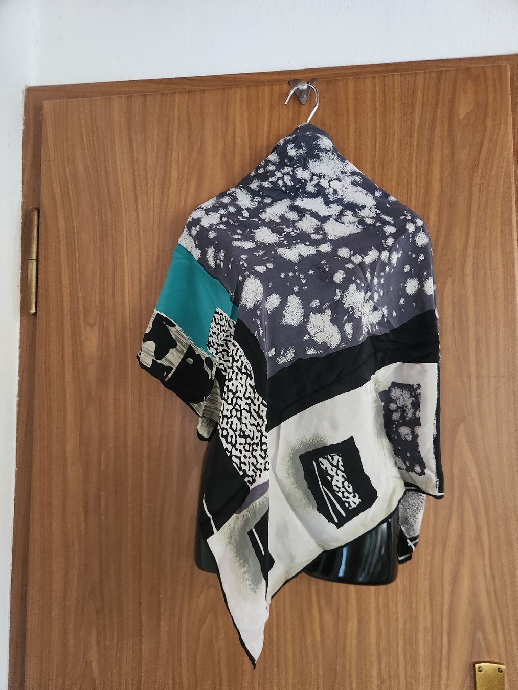 Foulards, Tücher & Schals: Foulard en soie multicolore abstrait  – Gebraucht aus Niedergösgen von Eva2410