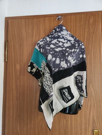 Foulard en soie multicolore abstrait 