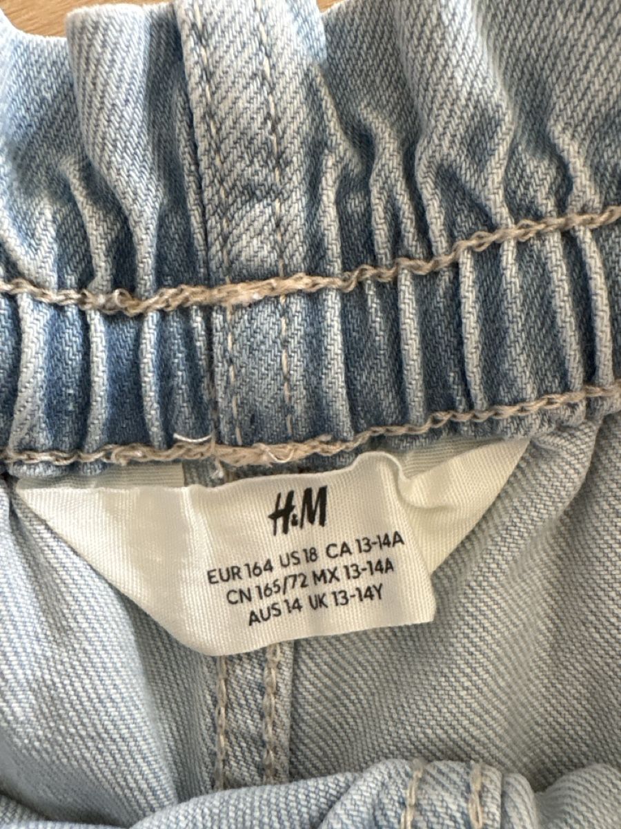 H&M Hosen: Jeans Shorts mit Bändel 164 – Gebraucht aus Neuenkirch von Panamericana 2