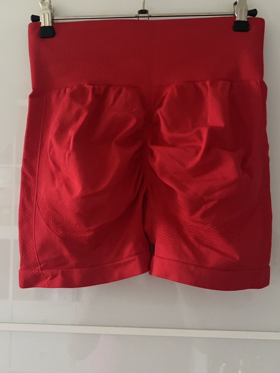 Leggings: Short rot mit scrunch Grösse S – Usato da Hochdorf venduto da lor_dk57 2