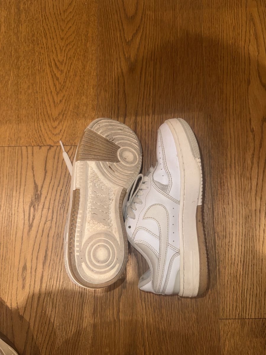 Nike Scarpe da donna: Chaussures Nike blanche, taille 36.5 – Usato da Le Mont-sur-Lausanne venduto da nat_kt2b 2