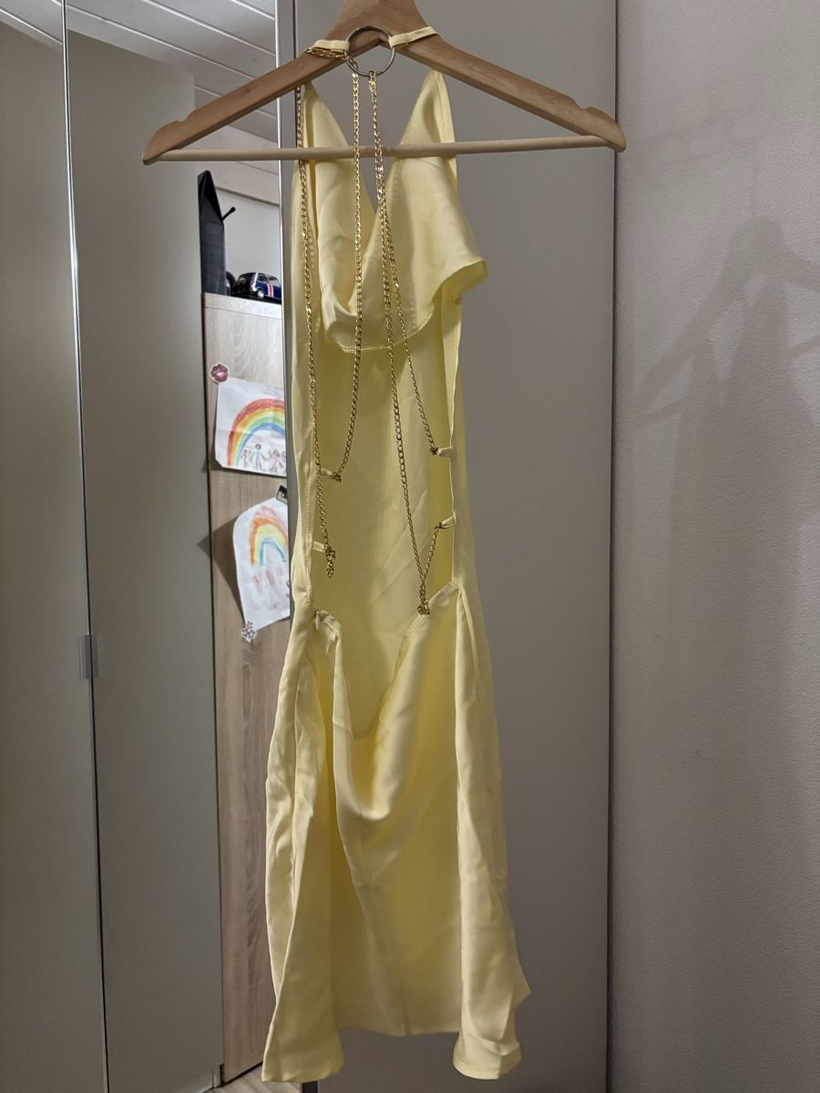 Shein Vestiti: ROBE JAUNE SATINÉE À DOS NU – Nuovo e nell'imballaggio originale da La Roche FR venduto da syd_vdb6 3
