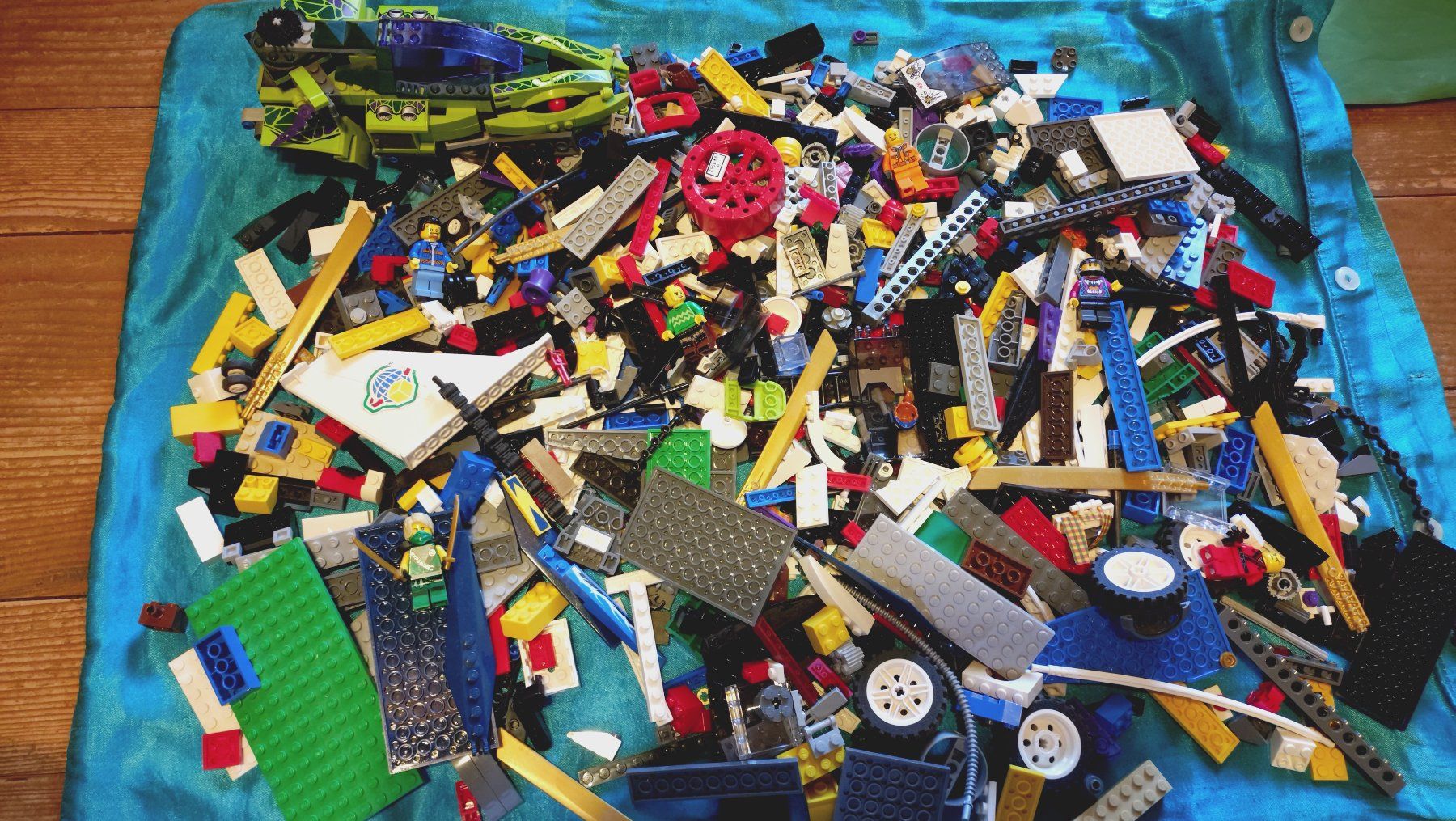 Lego Kit di costruzioni: Lego Classic-Basic-Figuren Kiloware gemischt 1,4kg – Usato da Schwarzenbach(Huttwil) venduto da Padielito