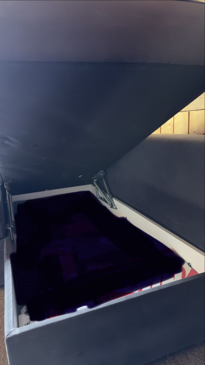 Sofas: Ecksofa mit Stauraum – Gebraucht aus Freienbach von ArjanaB. 1