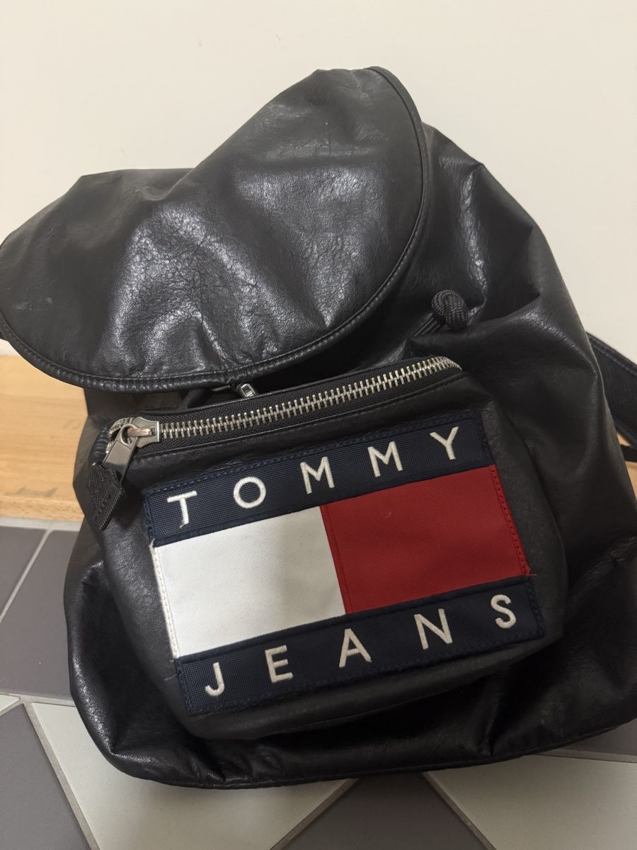 Tommy Hilfiger Zaini: Tommy Hilfiger Rucksack Schwarz – Usato da Zürich venduto da Ricardomx 1