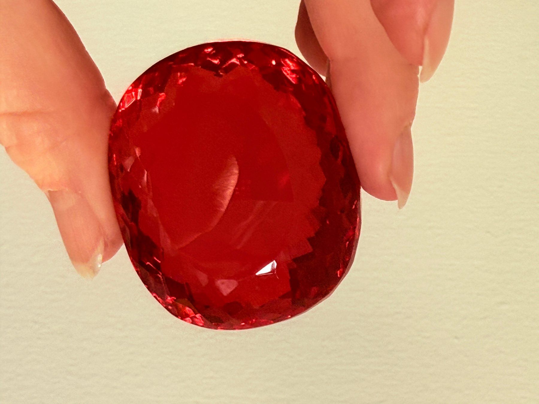 Pietre preziose: 415.30 Ct Certified Red-Orange Cushion Cut Loose Gemstone – Nuovo e nell'imballaggio originale da Genève venduto da AWWA 1