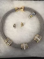 Parure: collana, anello, orecchini