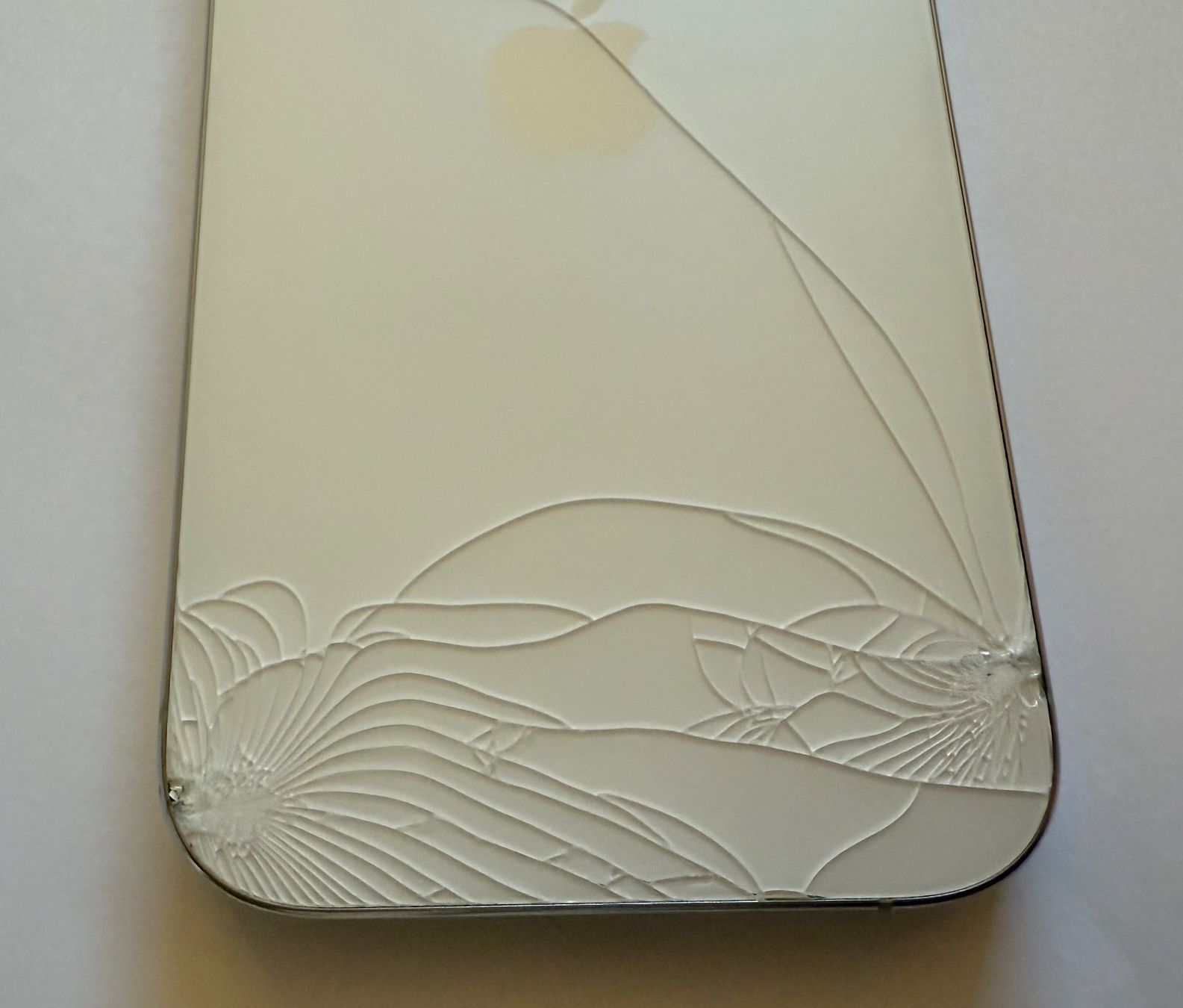 Apple Handys / Smartphones: Apple iPhone 16 Pro 128GB White Titan – Gebraucht aus Schmerikon von janicg88 2
