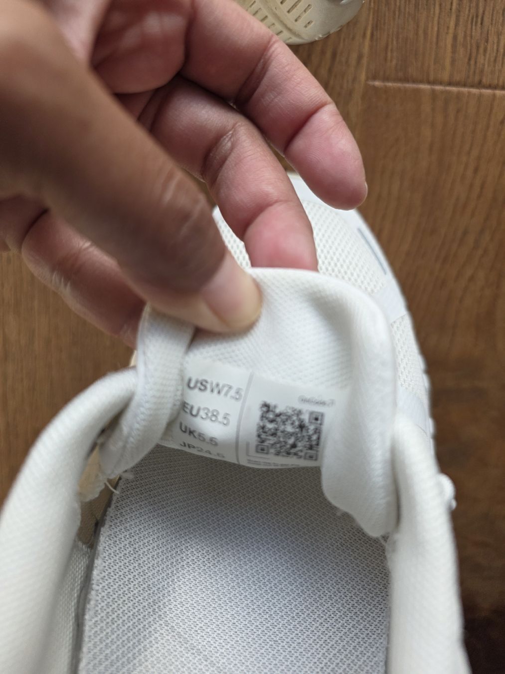 On Scarpe da donna: On Running Cloud Schuhe weiss gebraucht – Usato da Tuggen venduto da Restposten_secondh 3