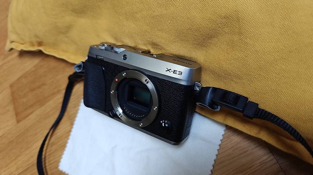 Flash: Fujifilm X-E3 silber, Blitzaufsatz, 2x Akku – Usato da Uster venduto da sim_9shl 4