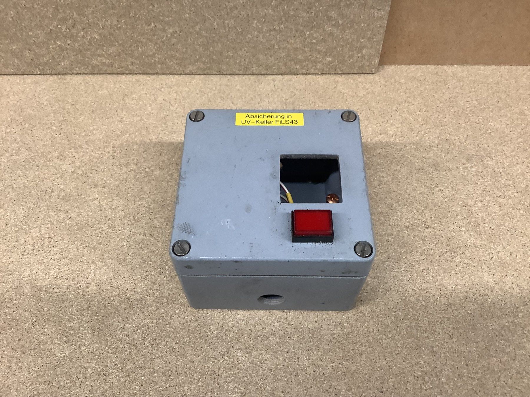 Elektronikbauteile: Metal Dose – Gebraucht aus Glarus von Mdelphi 9