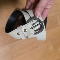 Beiger Kunstledergürtel – minimalistischer Stil