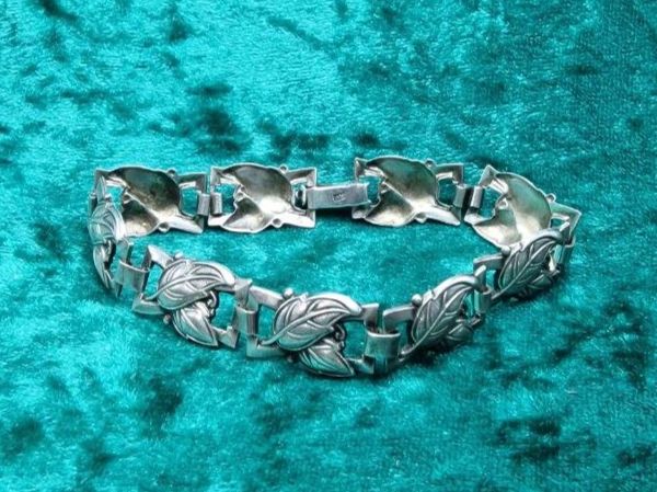 Bracciali & Braccialetti: Gebrauchtes, 0.800 Silber Armband, mit Blättermotiv – Usato da Bassersdorf venduto da antik_leo