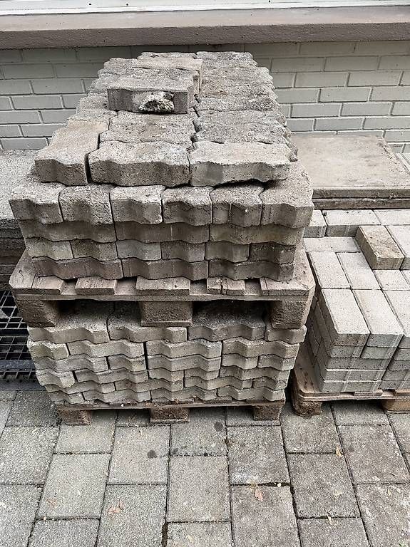 Steine & Dachziegeln: Pflastersteine  – Gebraucht aus Aarberg von Bidi02