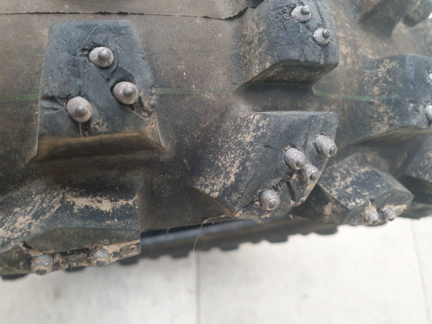 Michelin Pneumatici & Ruote complete: UNE PAIRE DE PNEUS CLOUTES – Usato da Neyruz FR venduto da Sourimousse 2