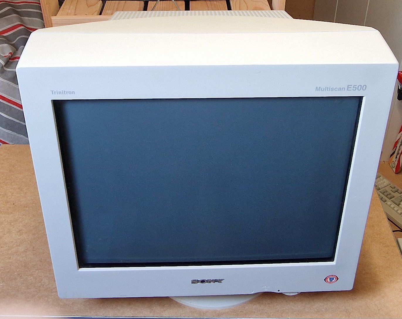 Sony Monitor: CRT Sony Trinitron Multiscan E500, Modell CPD-E500E – Usato da Frauenfeld venduto da Martinsan 3