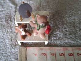 Zwei herzige Bärli und Spiegeli auf Treppenstiege,Puppenhaus