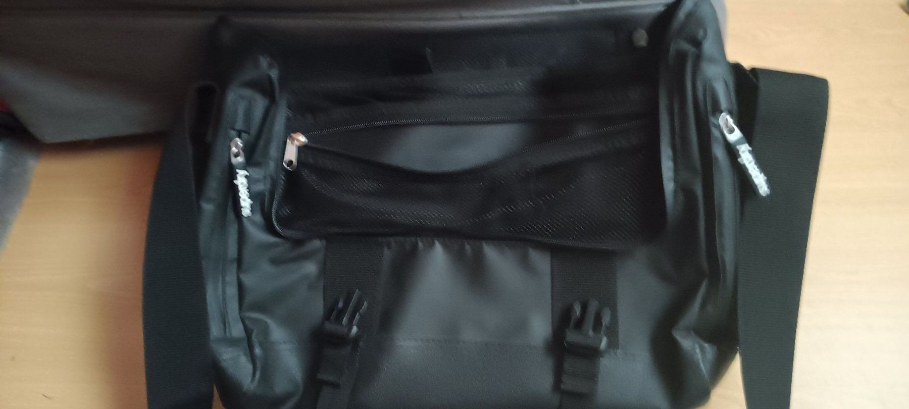 Superdry Sacs: Superdry Tasche Neu – Neuf (Voir description) à Maienfeld par Andyr44 1