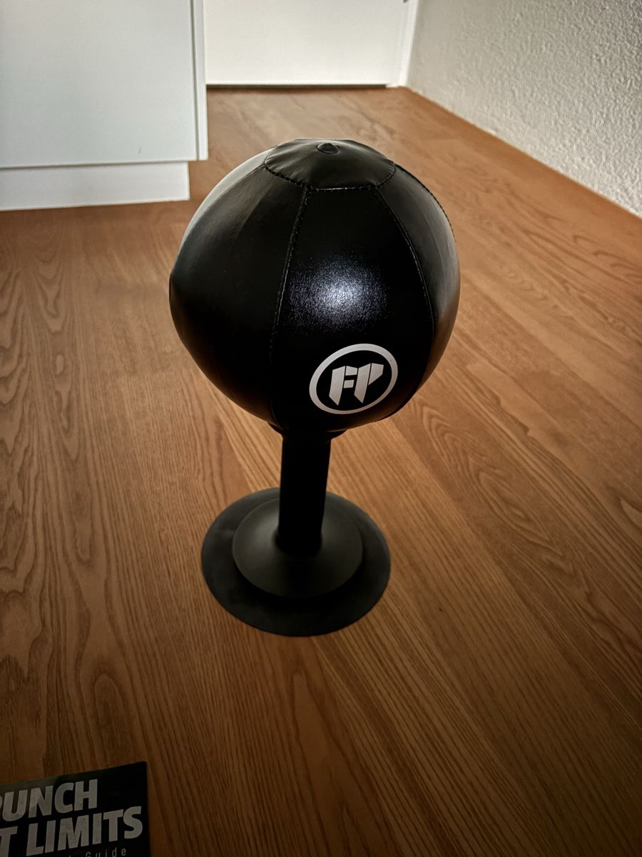 Jouets: Punching Ball mit Anleitung "Punch Past Limits" schwarz – D'occasion à Brunnen par Simba_11 3
