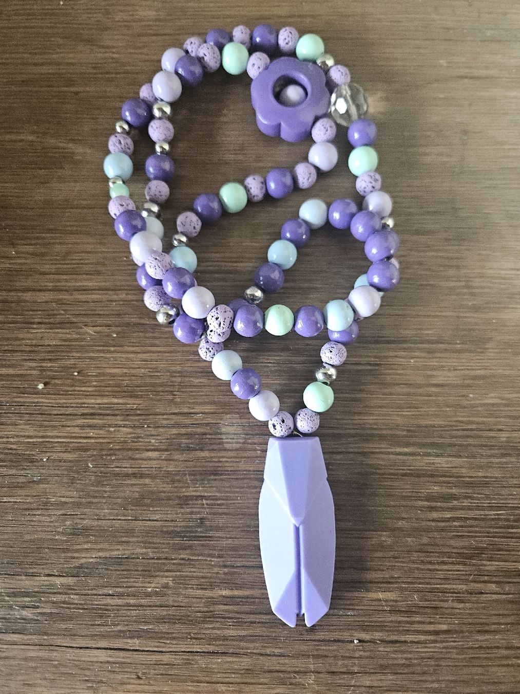 Ketten: collier cigale mauve – Neu und originalverpackt aus Thônex von lacomtessedesfees